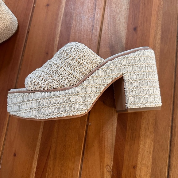 NWOT Dolce Vita Cream Textured Mules 9.5 - Picture 4 of 7